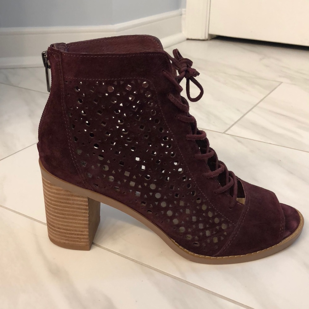 Vince Camuto Trevan bootie - size 8, wine color